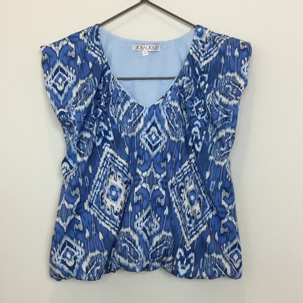 Joy Joy Blue & White Ikat Cap Sleeve Blouse size small